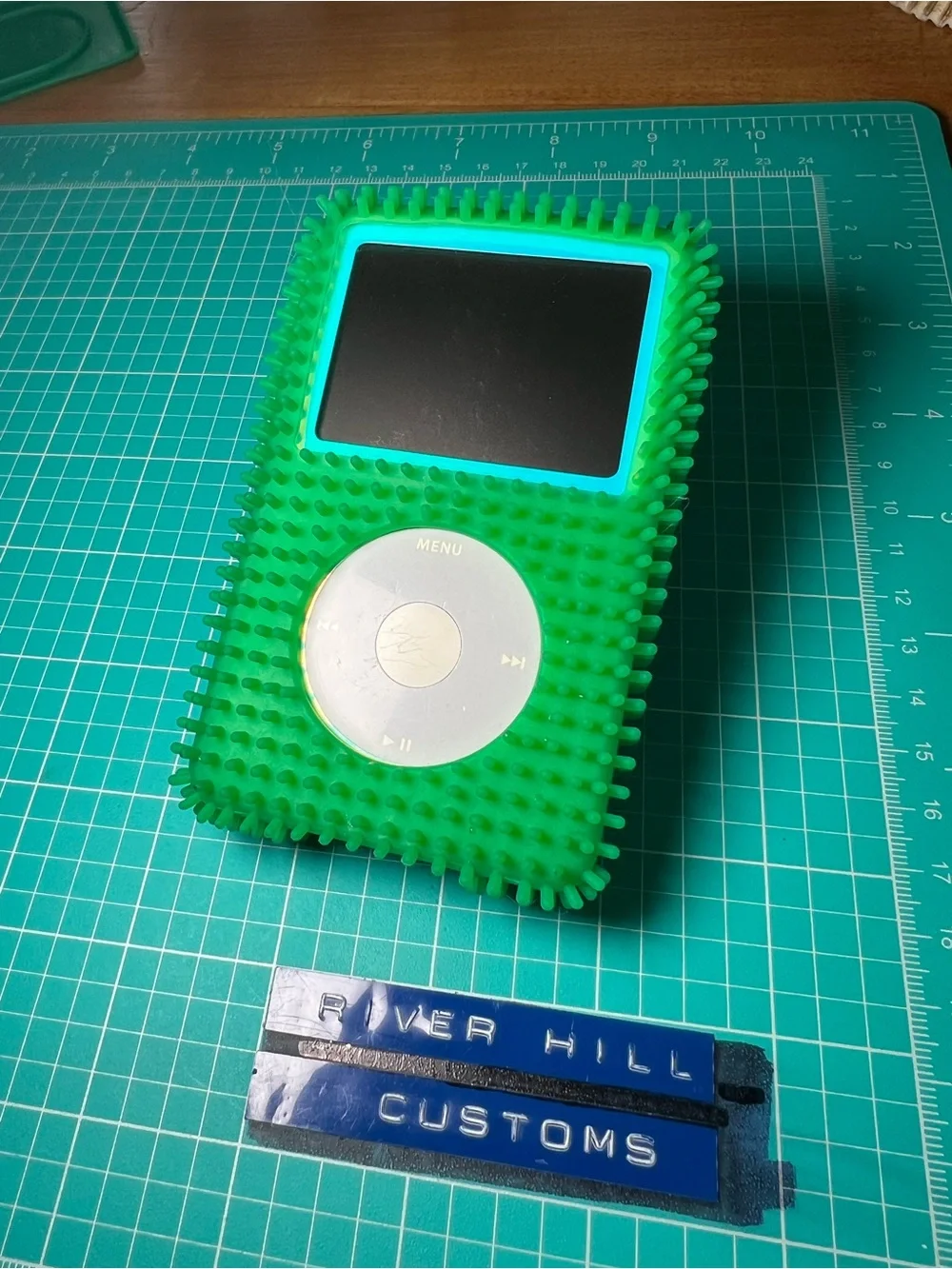 Speck Fun-Skin Grass Series iPod Case for 5-7th gen classic thick and thin